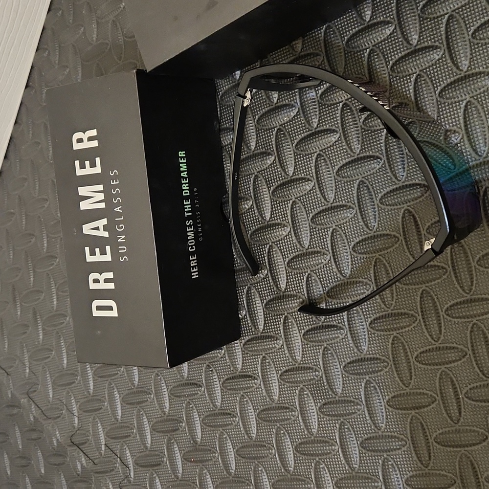 DREAMER / SUNGLASSES 👓 - Picture 6 of 7